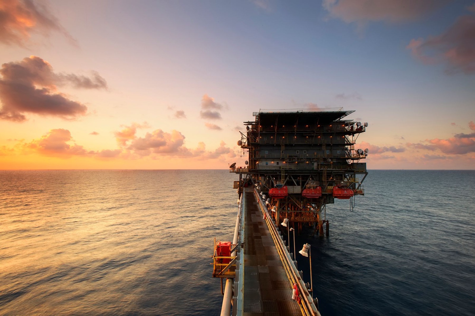 US-Iran Conflict Drives Oil Towards New Supply Shock as Diesel Prices Reach Record Levels