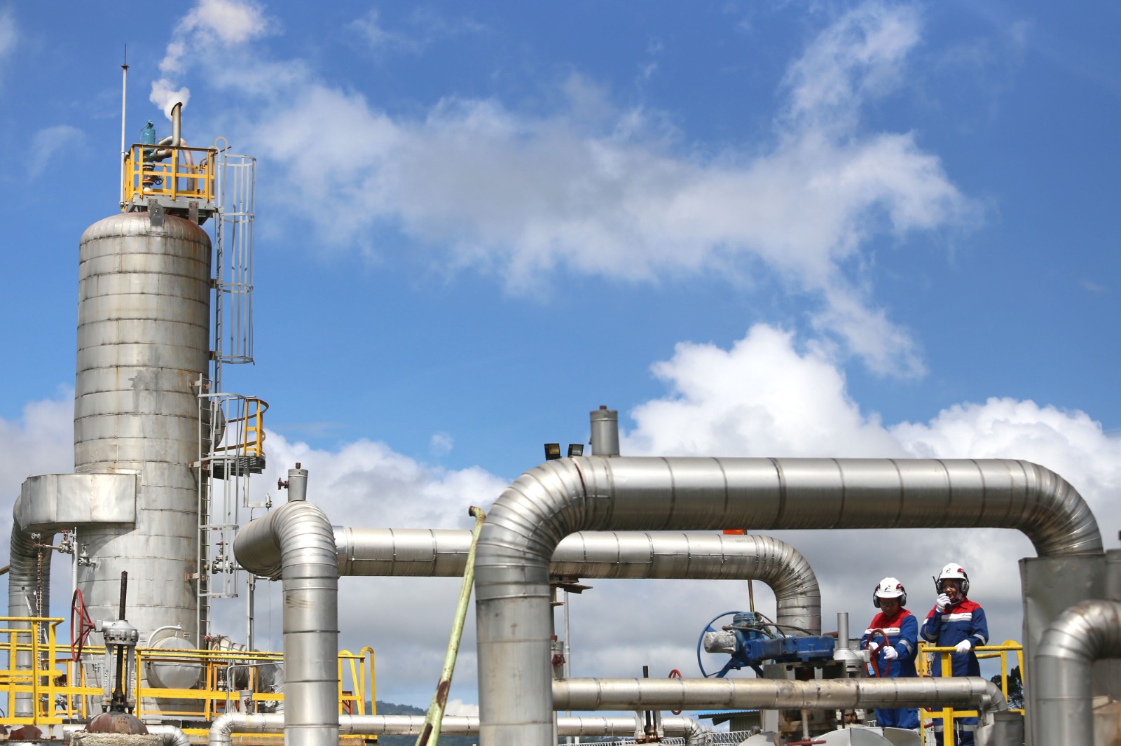 Oil Approaches $100, but Resilient Supply and Fragile Demand Could Limit the Rally’s Staying Power