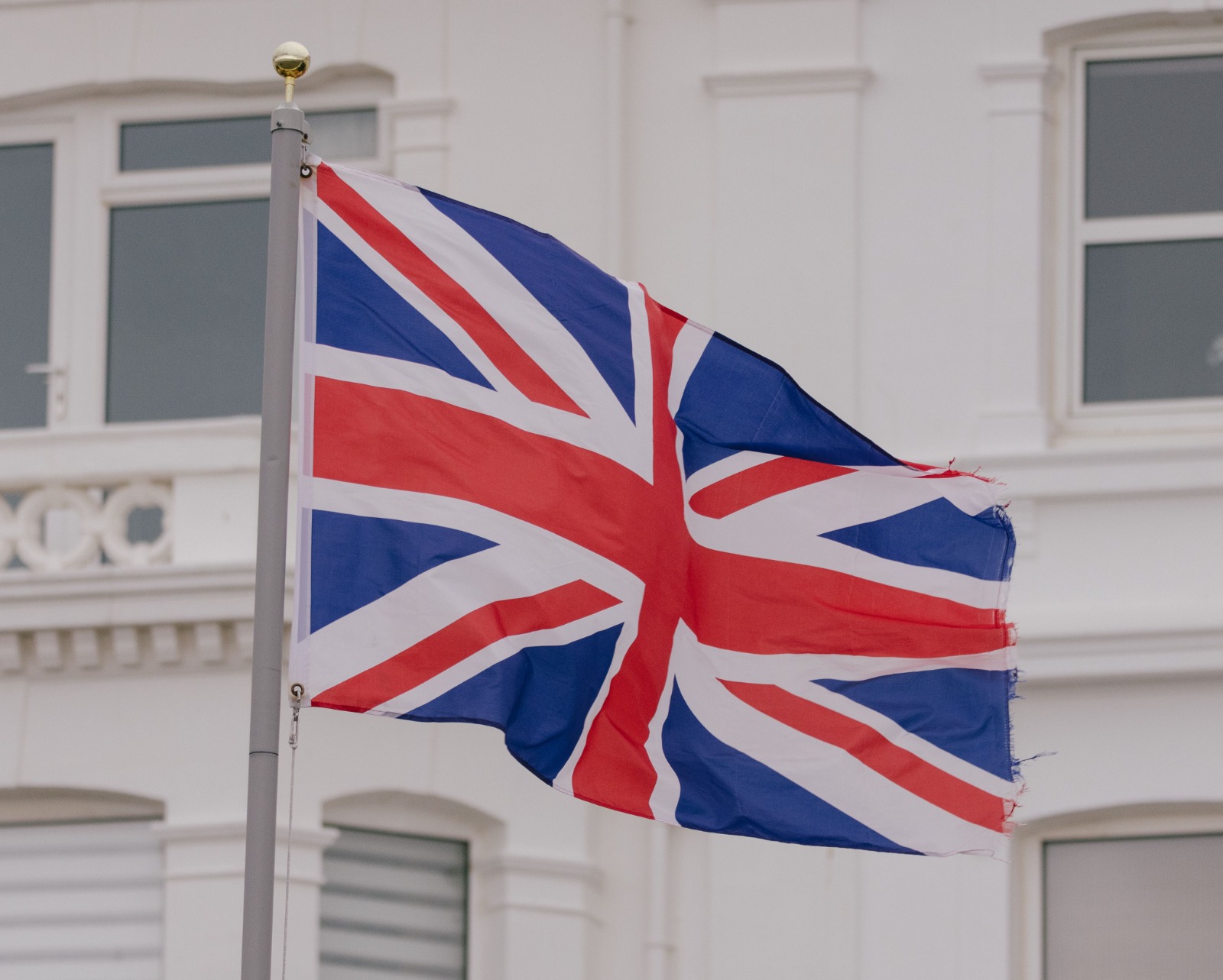 UK Borrowing Costs Surge as 10-Year Gilt Yield Hits 19-Year High