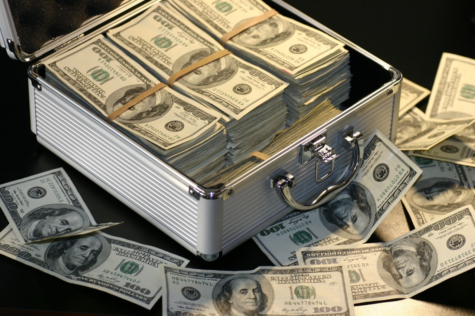 Global Equity Funds Face $15.5 Billion Outflows as Oil Surge Revives Inflation and Rate Fears