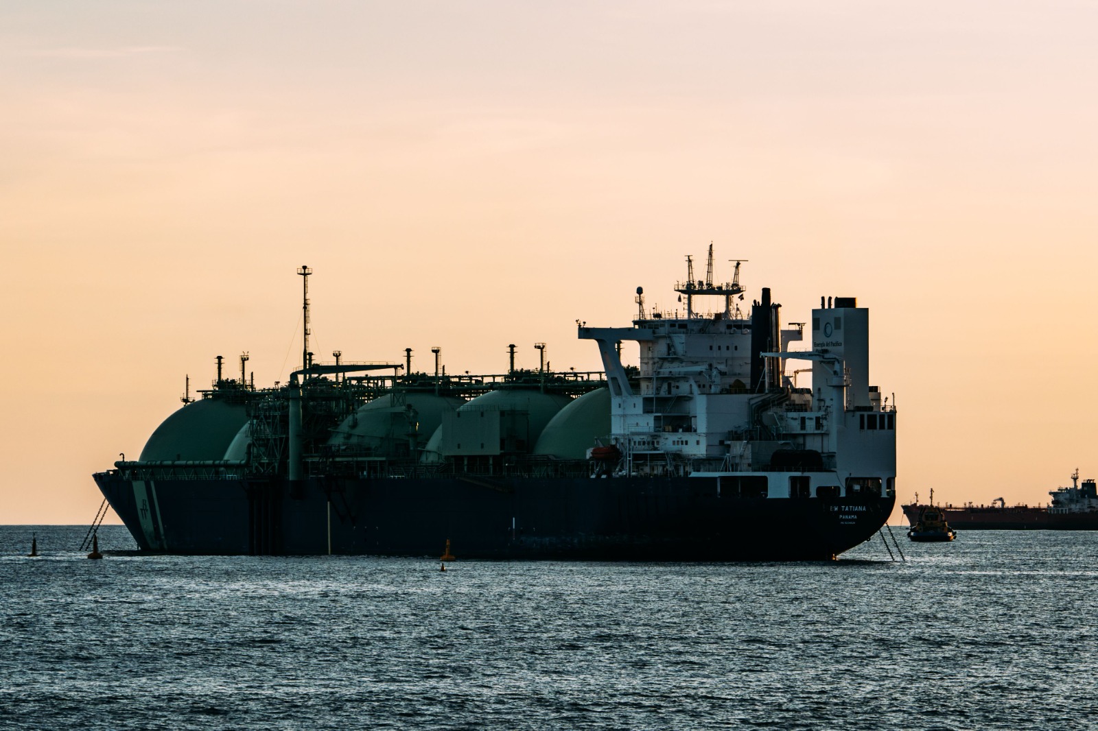 Oil Prices Ease as Saudi Supply Recovers, but Middle East Disruptions Keep Global Energy Markets Under Pressure
