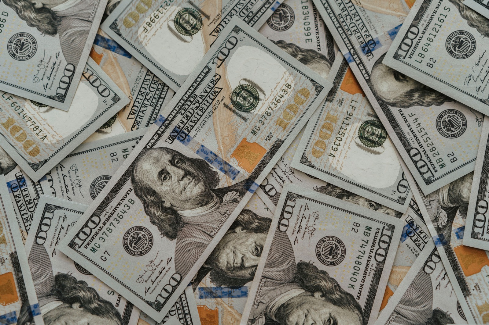 Dollar Holds Near Two-Month High as Strong US Data Revives Rate-Hike Expectations