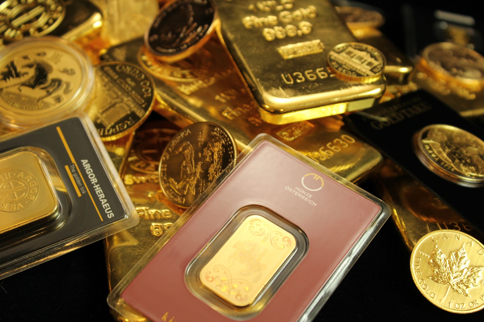 Gold Comes Under Fresh Pressure as Stronger Dollar and Rising Bond Yields Weigh on Bullion