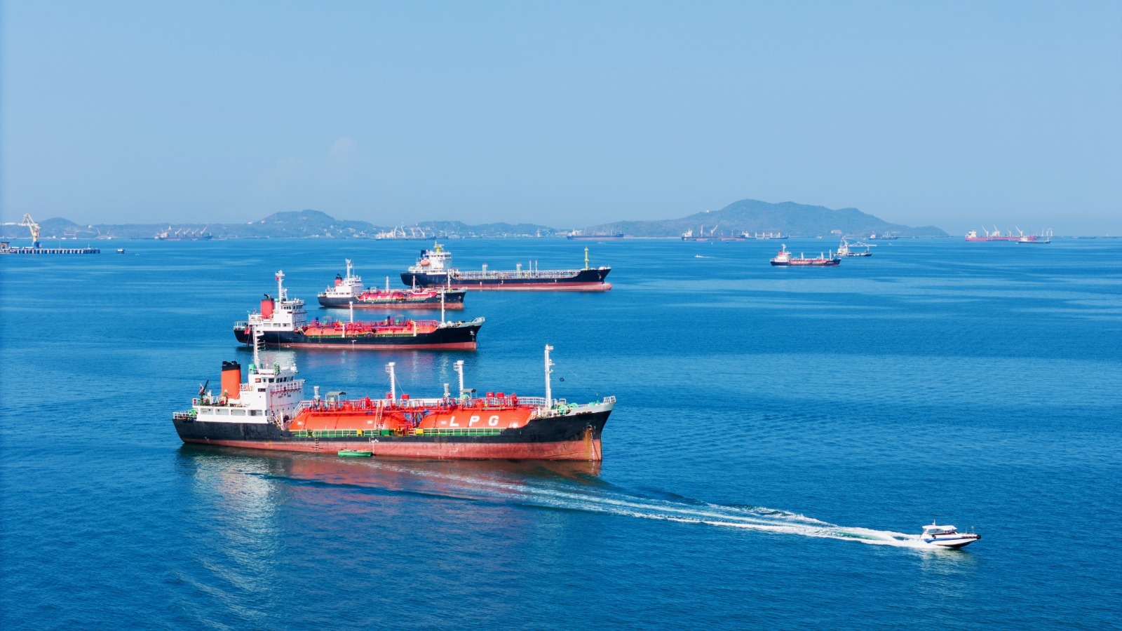 Strait of Hormuz Attacks Drive Oil Price Risks as Shipping Security Threatens Regional Energy Flows