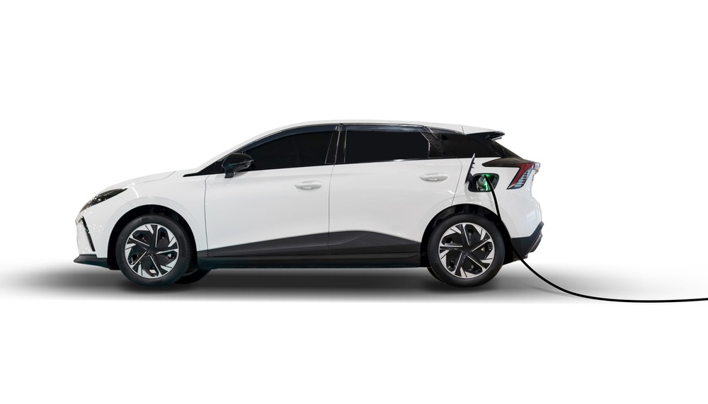 Global Electric Vehicle Sales Decline as Regional Demand Divergence Reshapes Automotive and Battery Supply Chains