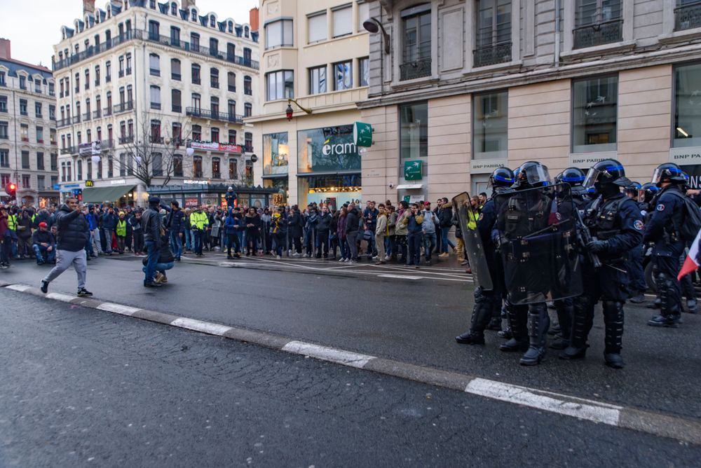 French Political Unrest Intensifies Fiscal Concerns as Government Faces Pressure to Curb Budget Deficit