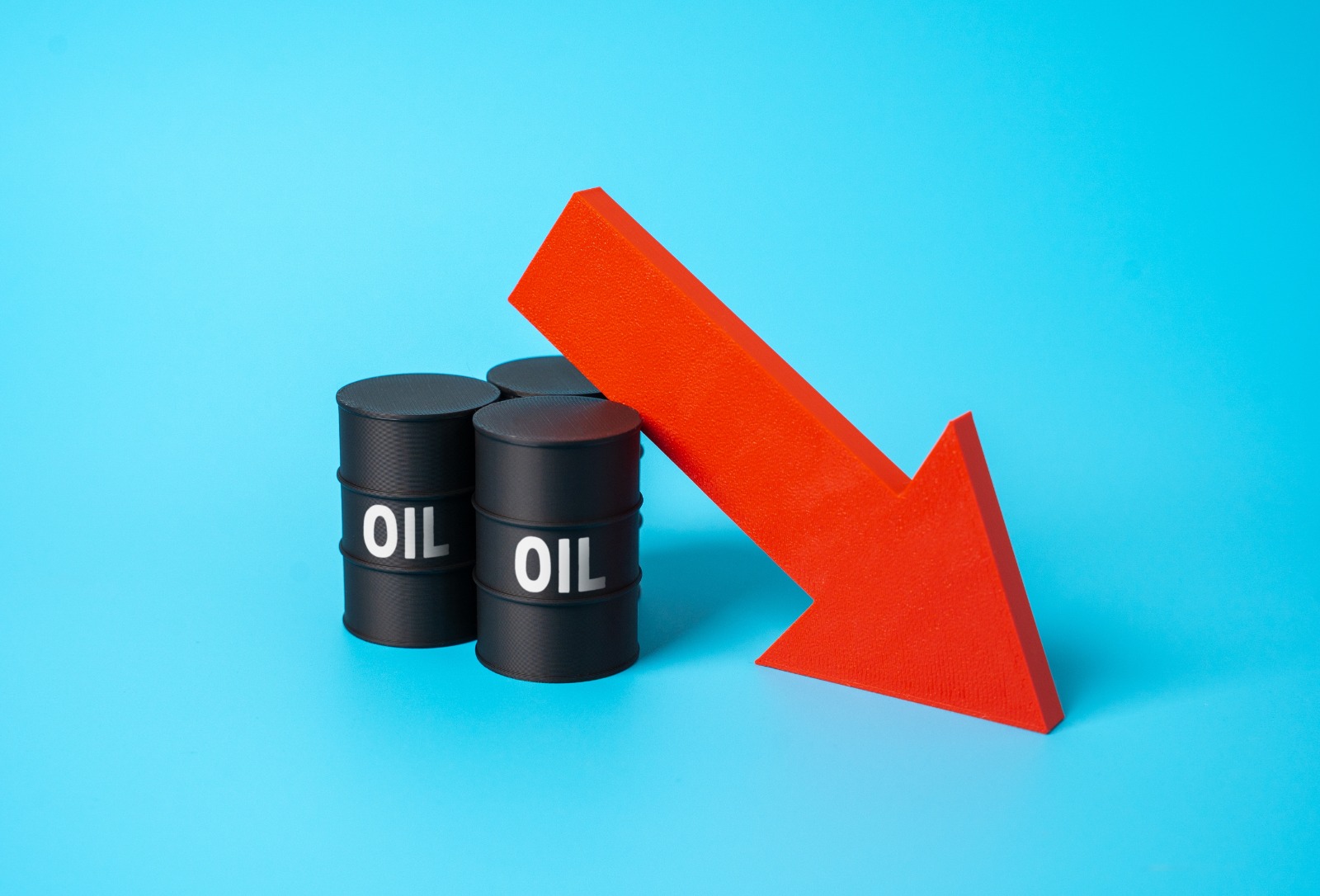 Oil Prices Retreat from Six-Month Highs as Iran Mediation Offers Temporary Relief to Energy Supply Concerns