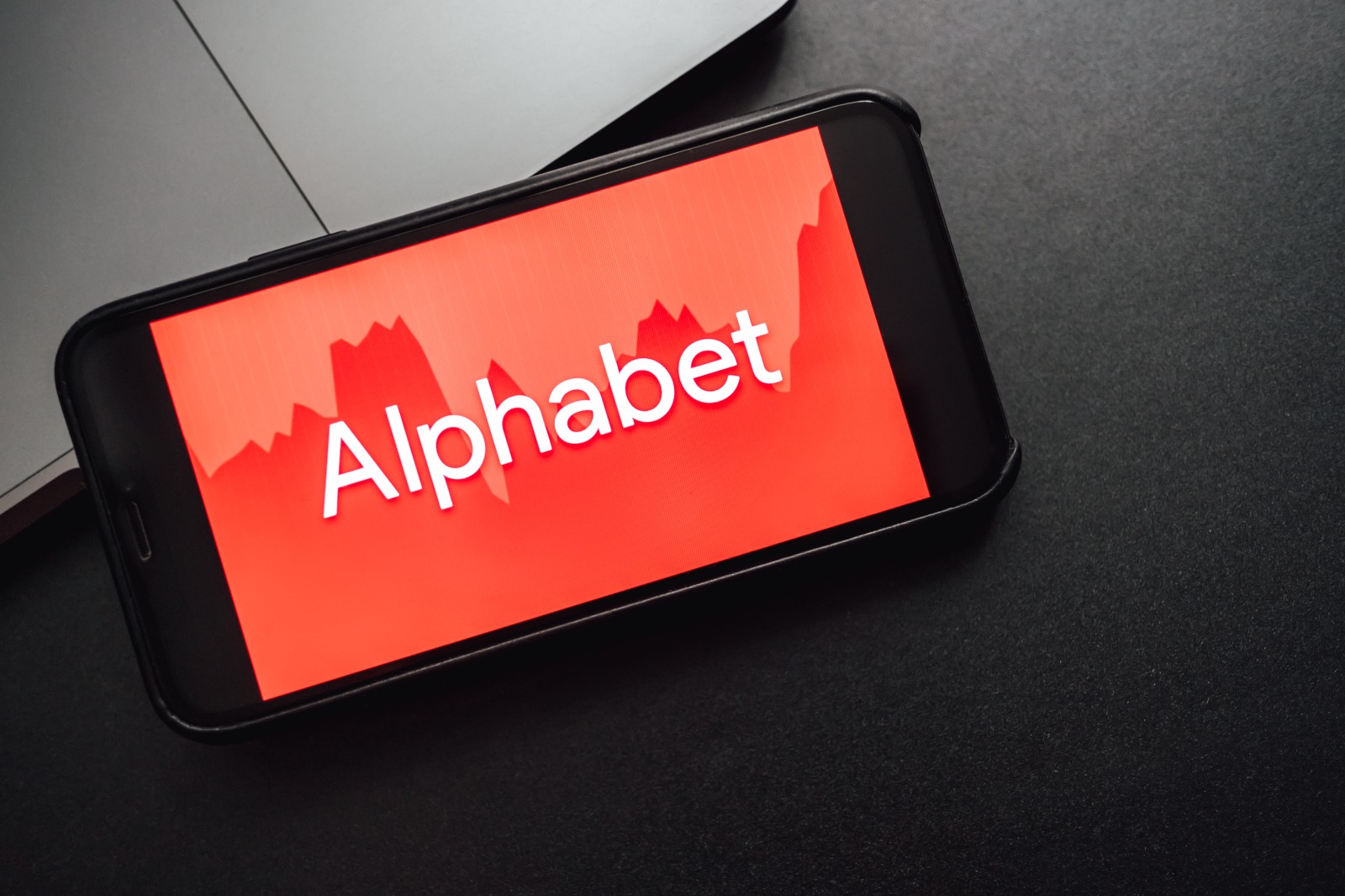 Alphabet’s Mounting AI Costs Trigger Investor Retreat as Slowing Search Growth Raises Questions Over Returns